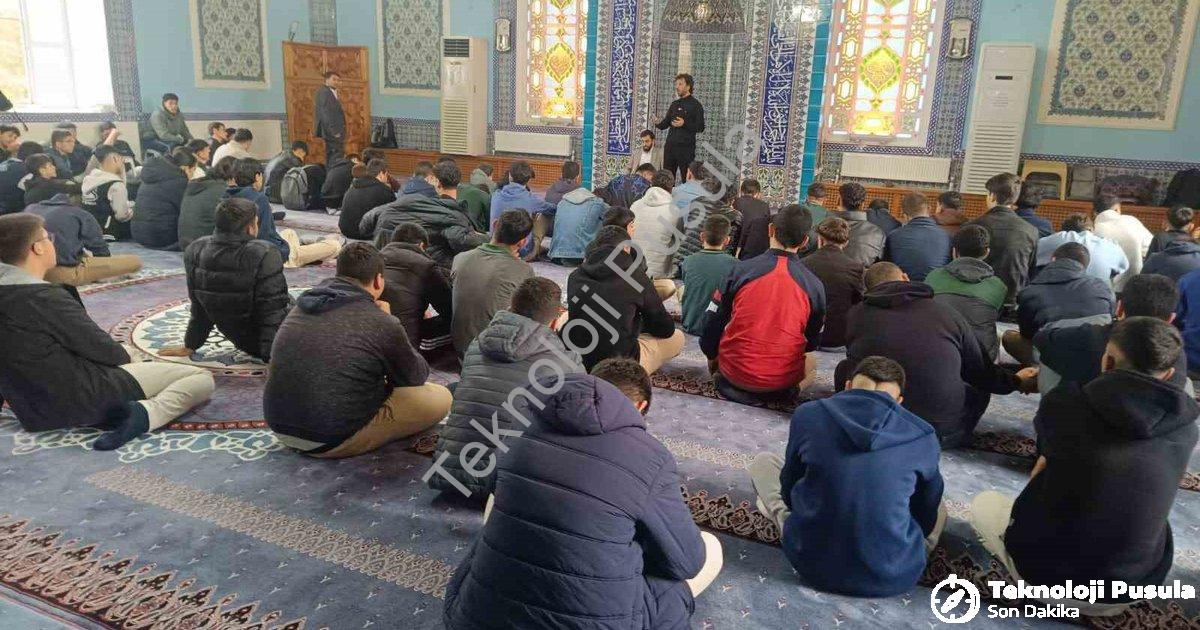 "Salihli'de Gençlere Yönelik Önemli Etkinlik: Adab-ı Muaşeret Konferansları" başlıklı haber için fot