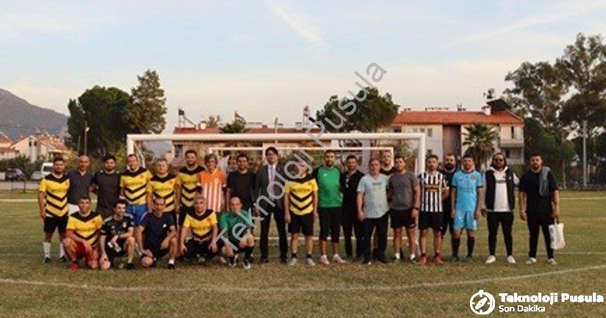 "Köyceğiz'de Öğretmenler Sahaya İndi: Futbol Turnuvası Şampiyonu Belli Oldu" başlıklı haber için fot