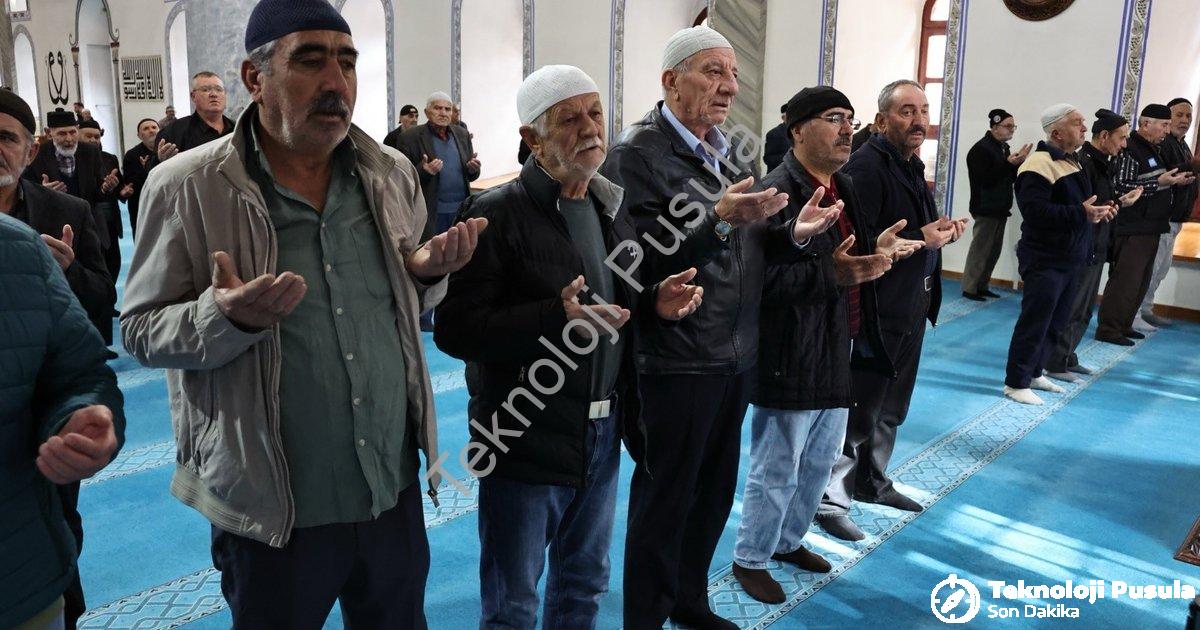 "Kütahya Ulu Camii'nde Şehitler ve Atatürk İçin Anlamlı Mevlüt Programı" başlıklı haber için fotorea