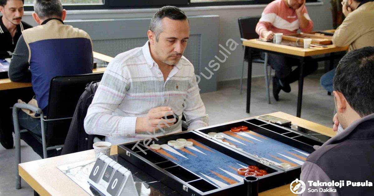 "Kütahya OSB'de Rekabet ve Dostluk Rüzgarı: 4. Tavla Turnuvası Şampiyonu Belli Oldu" başlıklı haber