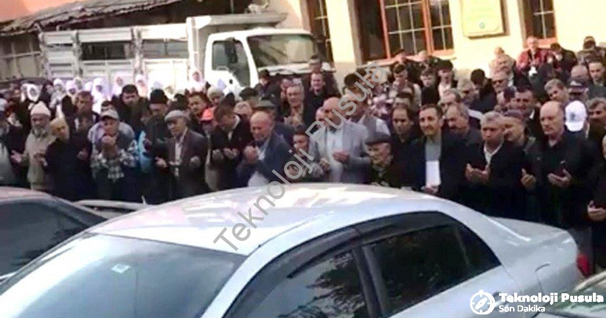 "Hisarcık'ta Duygusal Anlar: 24 Kişilik Umre Grubu Dualarla Uğurlandı" başlıklı haber için fotoreali