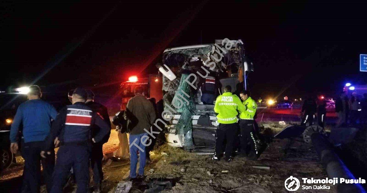 "Denizli'de Korkutan Kaza: Otobüs ve Minibüs Çarpıştı, Çok Sayıda Yaralı" başlıklı haber için fotore