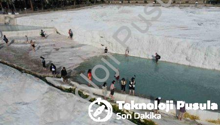 Pamukkale Asyalı Turistlerin Akınına Uğradı: Beyaz Cennet Büyülüyor