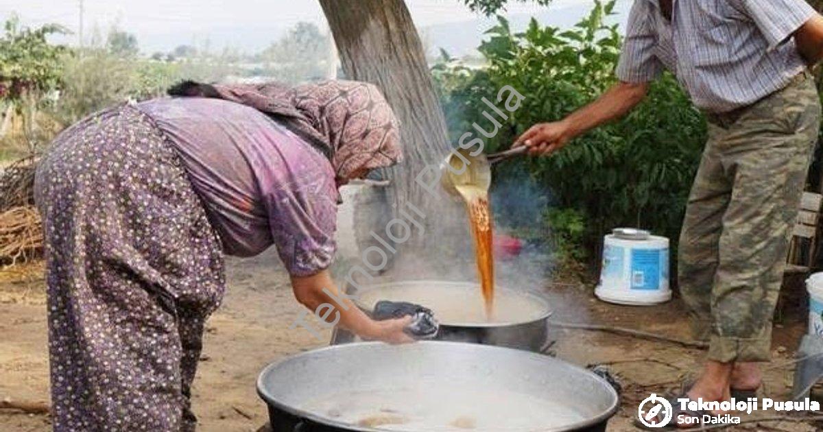 "Sarıgöl'de Pekmez Zamanı: Ev Yapımı Lezzetin Fiyatı Şaşırttı" başlıklı haber için fotorealistik, pr