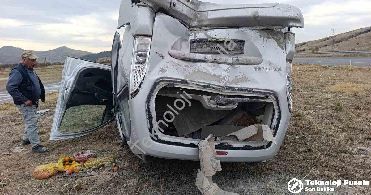 "Afyonkarahisar'da Korkutan Kaza: 2 Ticari Araç Çarpıştı, 7 Yaralı" başlıklı haber için fotorealisti