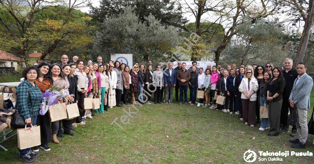 "Muğla'da Eğitimciler Kültürel Miras ve Geleneklerle Buluştu" başlıklı haber için fotorealistik, pro