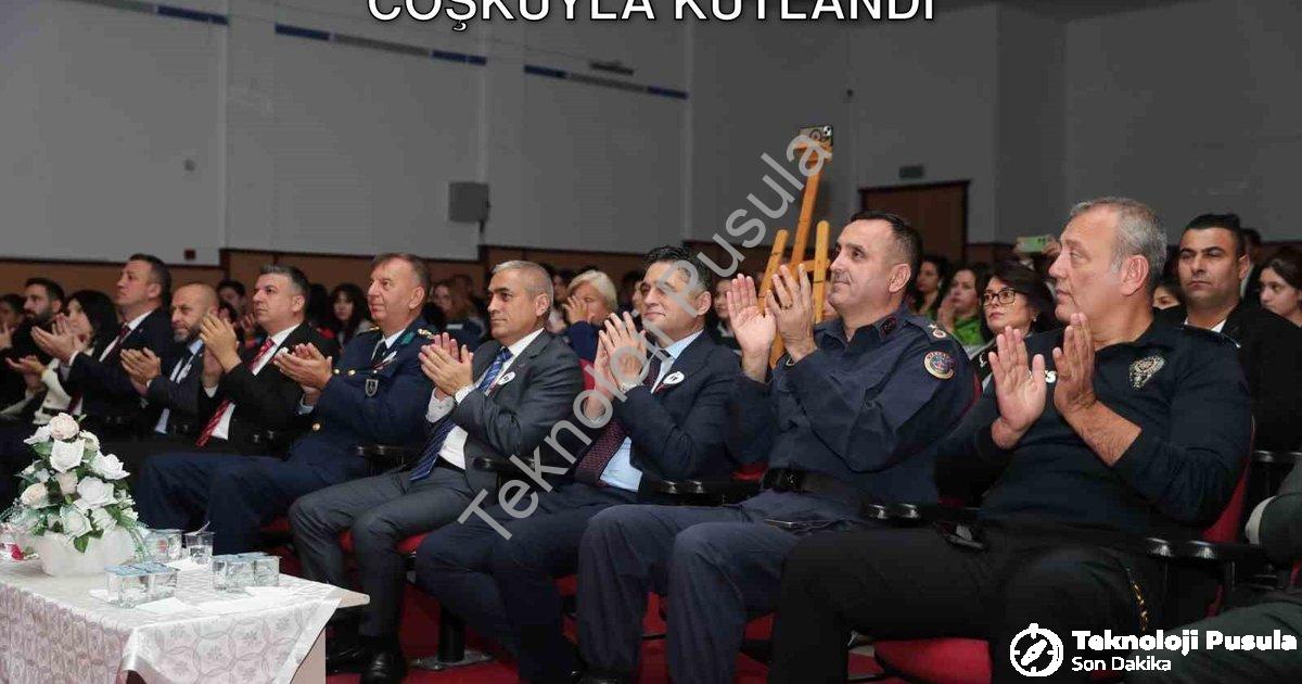 "Aliağa’da 24 Kasım Öğretmenler Günü Coşkuyla Kutlandı" başlıklı haber için fotorealistik, profesyon