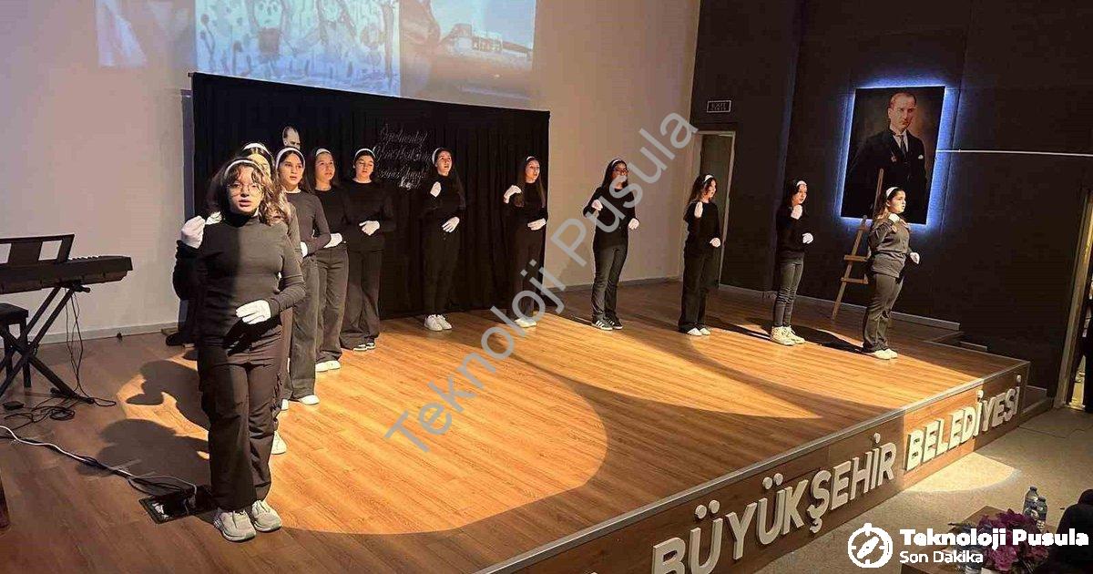 "Sarıgöl’de 24 Kasım Öğretmenler Günü Büyük Coşkuyla Kutlandı" başlıklı haber için fotorealistik, pr