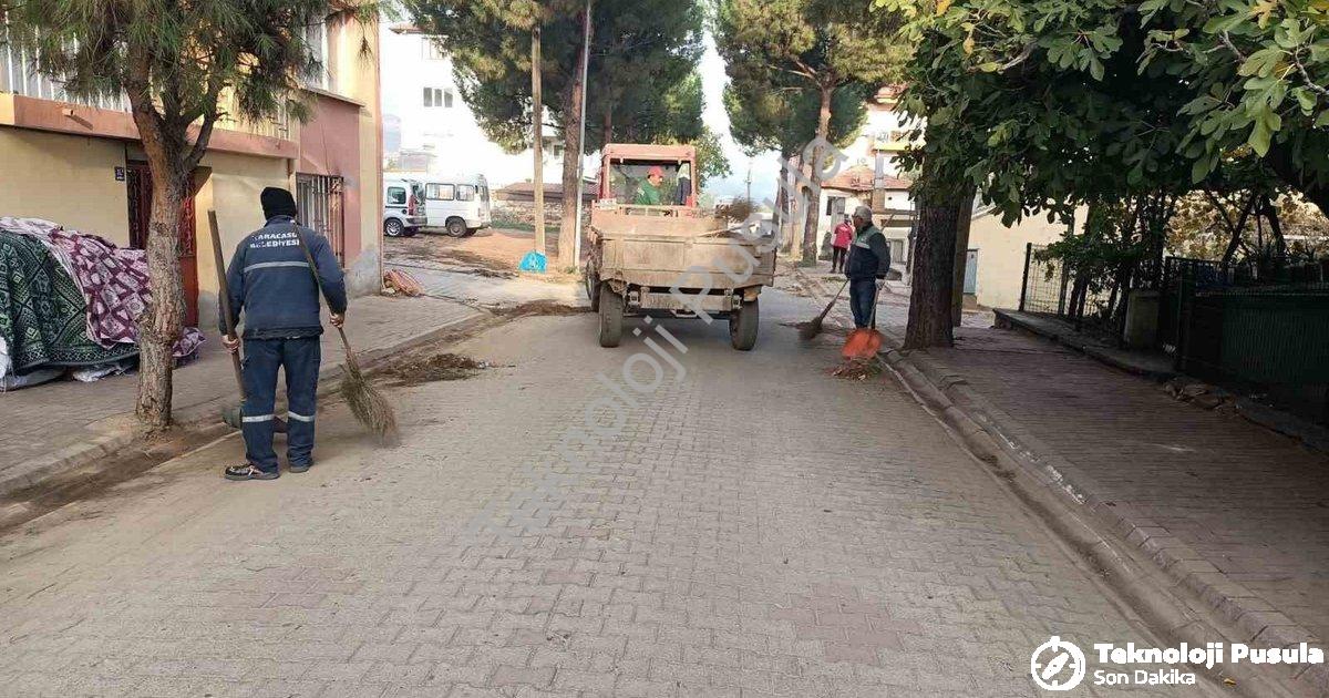 "Karacasu Belediyesi Temizlik Ekipleri Sahada: Çevre İçin Yoğun Mesai" başlıklı haber için fotoreali