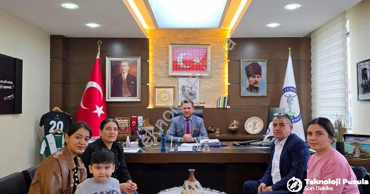 "Tavas Belediye Başkanı Kadir Tatık'tan DMD Savaşçısı Mehmet'e Destek" başlıklı haber için fotoreali