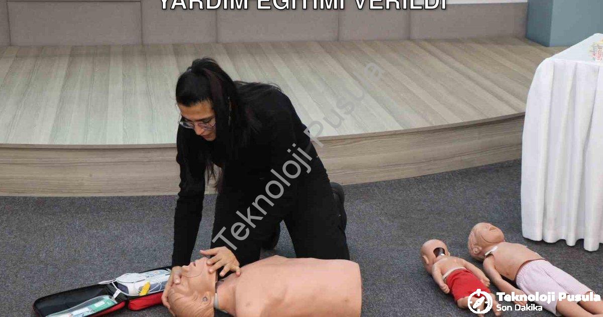 "AYTO Üyelerine Hayati Önem Taşıyan İlk Yardım Eğitimi Verildi" başlıklı haber için fotorealistik, p