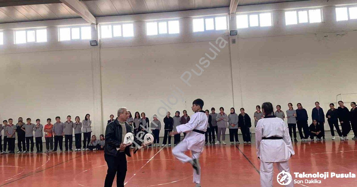 "Kütahya Pazarlar'da Spor Devrimi: Tekvando ile Geleceğe Yatırım" başlıklı haber için fotorealistik,