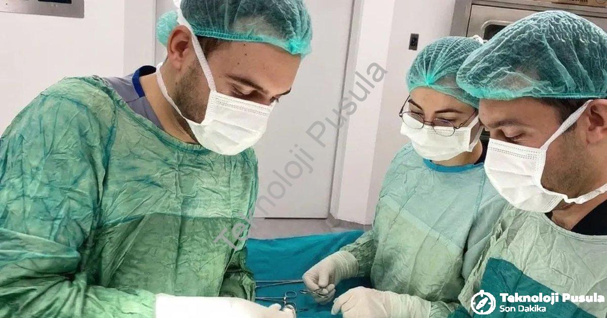 "Şuhut Devlet Hastanesi'nde Gerçekleştirilen İlk Fıtık Ameliyatı Başarıyla Tamamlandı" başlıklı habe